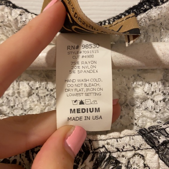 CDW White & Black Floral Stretchy Top Size M - Picture 5 of 10